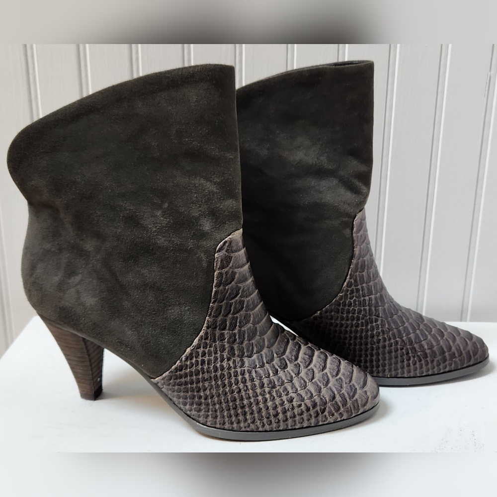 REBECCA MINKOFF Stunning Pull-On Grey Suede Ankle Boots Sz 7 EUC Wow